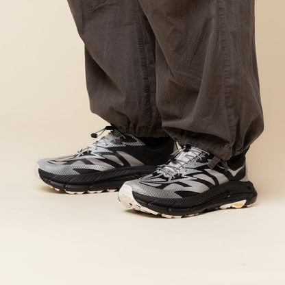 Hoka - Stealth Tech Mafate Speed 4 Lite - Black / White