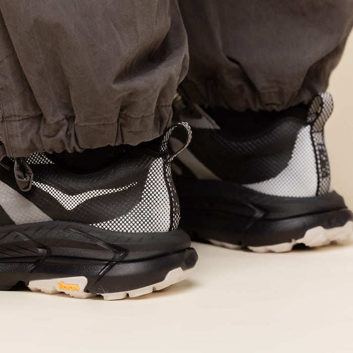 Hoka - Stealth Tech Mafate Speed 4 Lite - Black / White