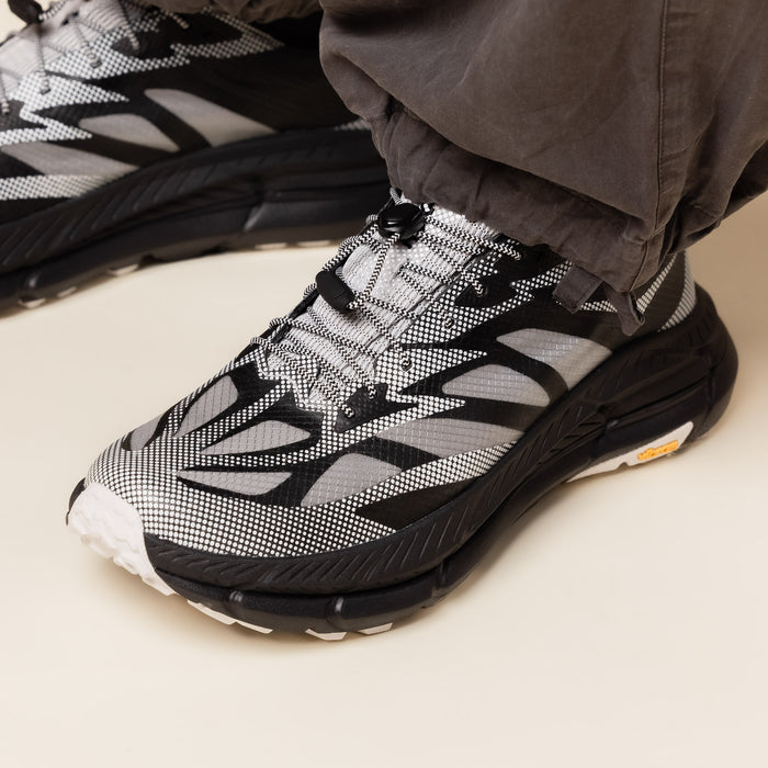 Hoka - Stealth Tech Mafate Speed 4 Lite - Black / White