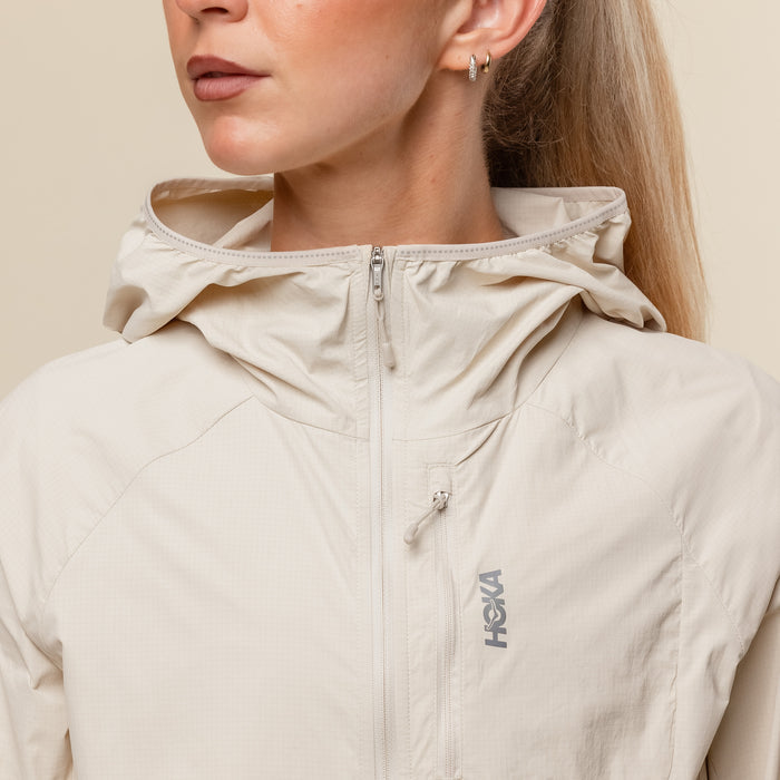 HOKA - Women's SkyFlow Wind Jacket - Oat Milk