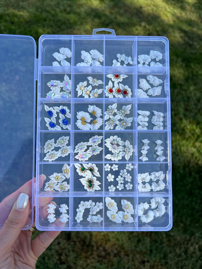 100 pieces White Handmade 3D Acrylic Flower Nails