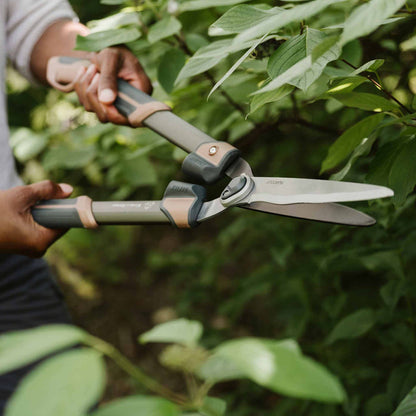 Kent & Stowe SureCut Hedge Shears close up