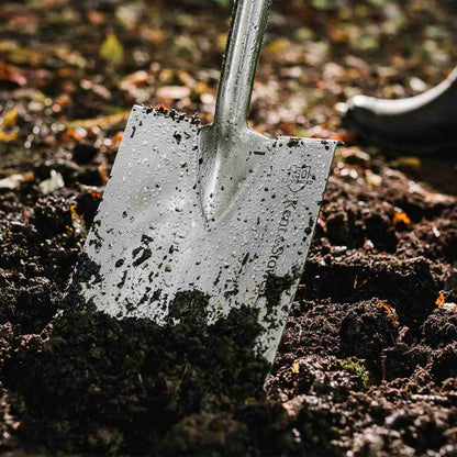 Kent & Stowe Capability Spade Close up