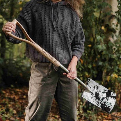 Kent & Stowe Capability Spade  in hand